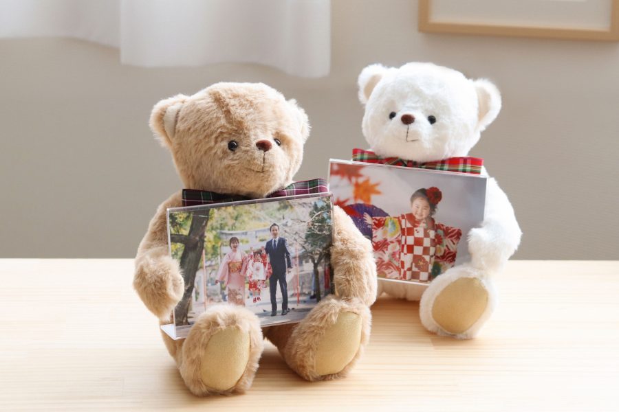 スマホに眠る大切な1枚を、もっと特別な宝物に。思い出の写真をぎゅっと抱きしめる「フォトフレームベア」が新登場
