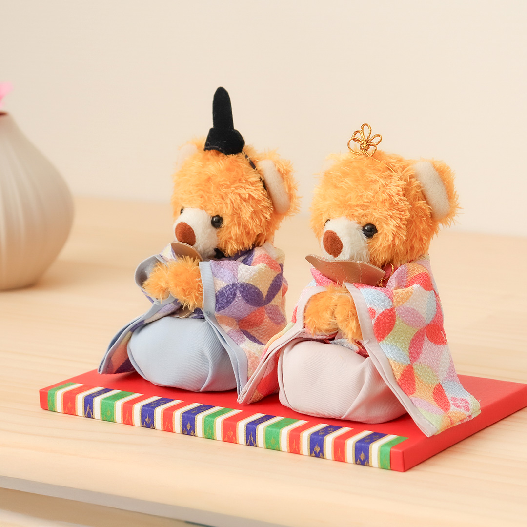 コンパクトなクマのおひなさま